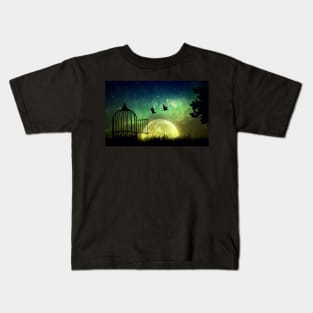 birds are free Kids T-Shirt